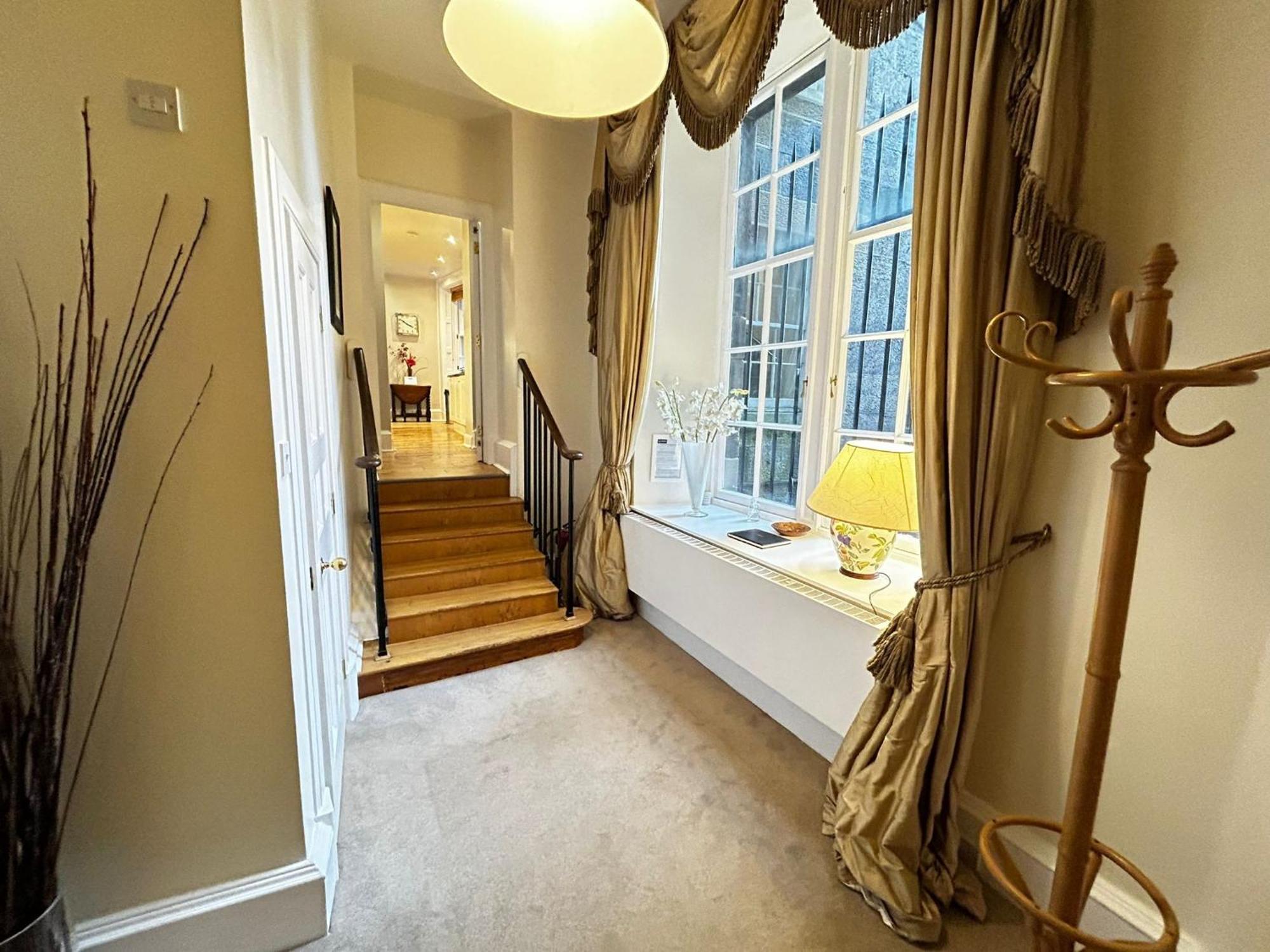 Parliament Sq Apartment Edinburgh Bagian luar foto