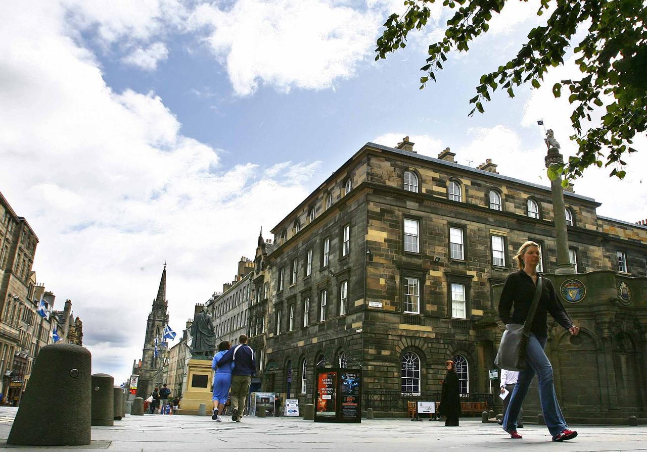Parliament Sq Apartment Edinburgh Bagian luar foto